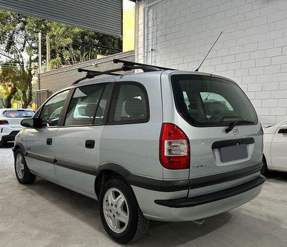🚘CHEVROLET/ZAFIRA 2.0 COMFORT 2006 FLEX MANUAL
🗓2006
📟133.000KM

✅7 LUGARES 
✅AR DIGITAL
✅BANCO COM REGULAGEM DE ALTURA
✅DIREÇÃO HIDRÁULICA 
✅FAROL DE NEBLINA 
✅RETROVISORES ELÉTRICOS 
✅RODAS DE LIGA LEVE 
✅TRAVAS ELÉTRICAS 
✅VIDROS ELÉTRICOS NAS 4 PORTAS 