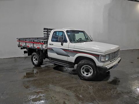 D-20 Luxo 3.9 diesel 1990

. Motor Q20B4 Perkins
. Turbinada 
. Carroceria de madeira 
. Câmbio Clark 5m
. Ar condicionado 
. Direção Hidráulica 
. Volante antifurto 
. Tapeçaria original 
. Alarme 
. Estribo 
. Revisada 
. 308.000km 

R$ 55.000,00