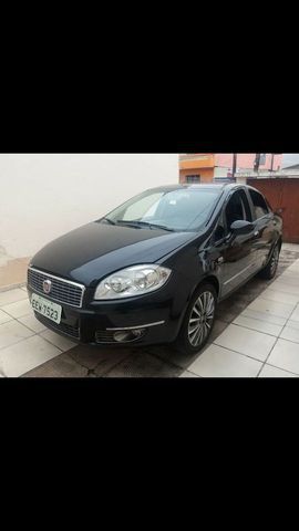 Vende se Fiat Línea completo automático preto com rodas de liga leve 17 carro está impecável muito bom pra viajar está fazendo 10km com litros na cidade. Tudo fociomando em dia 