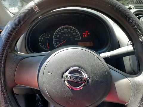 Nissan versa sv lindo , bem conservado, carro para pegar e rodar tranquilo 