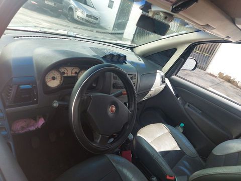 Vendese um carro ideia adventure completo  7827