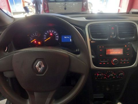 Carro impecável, ano 2015/2016, 4 pneus novos, sem detalhes, ar gelando muito, com 76.314 km, sistema de som com Bluetooth e comando no volante do som, completo, com alarme, vidro elétrico, trava elétrica, ar condicionado, direção hidráulica, placa já Mercosul, manual e chave reserva, estudo troca, financiamos, e aceitamos cartão de credito em até 12x

Qualquer duvida chama no Whats 11 993537957