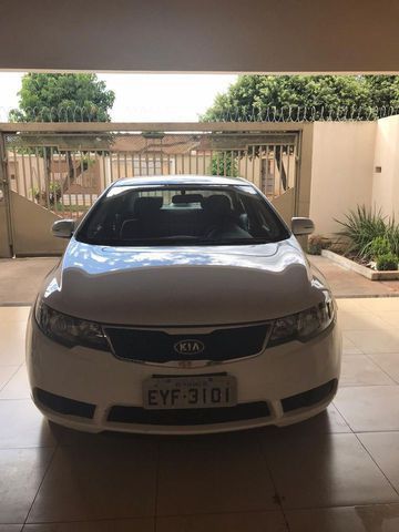Kia cerato, ano e modelo 2011, branco, km 87.500