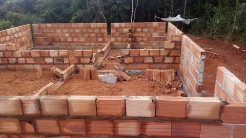 Vendo eselente lote como começo de construção de frente para rua estou passando funcionamento estou pensando 7.500 que já paguei as parcelas são de 325 Reais lote muito bom 