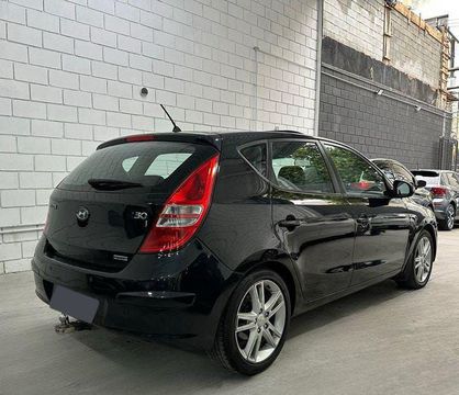 🚘HYUNDAI/I30 2.0 AUTOMÁTICO 2010 GASOLINA 
🗓2009
📟181.000KM

✅AR CONDICIONADO 
✅BANCO COM REGULAGEM DE ALTURA
✅BANCOS EM COURO 
✅DIREÇÃO HIDRÁULICA 
✅FARÓIS DE MILHA
✅PILOTO AUTOMÁTICO 
✅RETROVISORES COM REBATIMENTO ELÉTRICO 
✅RETROVISORES ELÉTRICOS