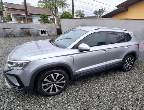 Vendo Taos 2023.
Carro completo e impecável, todas as revisões em dia e garantia de fábrica até  2026.
158 mil reais.
Não é carro de leilão e não tem teto solar.