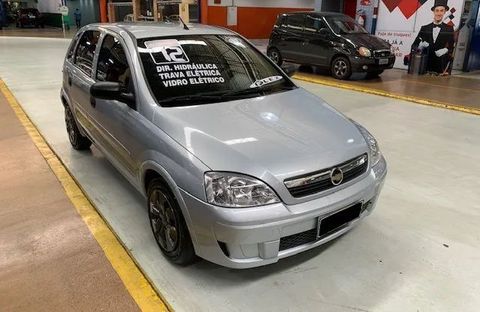 Itens de veículo:
Alarme
Ar quente
CD Player
Desembaçador traseiro
Ar condicionado
Freio ABS
Limpador traseiro
Rádio
Rodas de liga leve
Travas elétricas
Vidros elétricos
Direção hidráulica