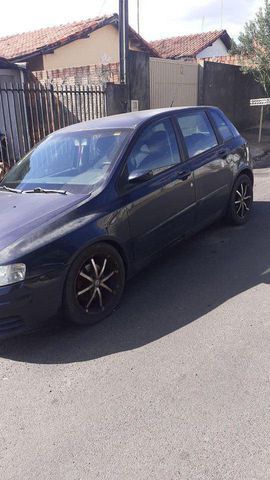 Carro filé só a pintura queimada .aro17 2 pneus meia vida e 2 pneus bom motor redondinho 