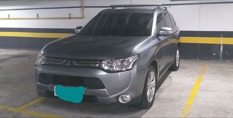 MITSUBISHI OUTLANDER 2.0 16V 160CV AUT , ANO MODELO: 2015, Completo, Automatico Cambio CVT, Banco elétrico, Direção elétrica, Bancos com aquecimento, Teto solar, Multimidia (TV, DVD, etc). Veículo muito novo, duvido igual, com revisões na Mitsubishi. Você vai se surpreender com o estado do veículo, muito bem cuidado. 