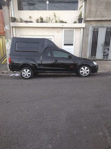 Vendo Montana Sport 1.8 8v

Com alarme, trava elétrica, vidros elétricos e bancos de couro
Acompanha manual e chave reserva

Vai com som, alto falante de 12 pionner, corneta d250x e 2 Din e camera de ré
Em janeiro foi feito toda a manutenção e reparos.
Foi trocado :
Pastilhas de freio
Retífica de disco
Retífica do tambor
Cilindros da roda 
Amortecedores traseiros
Bandejas com pivô
Terminal da direção
Troca do óleo
Filtros de ar, combustível
Jogo de velas 
Correia dentada com tensor 
Tensor da hidráulica

Em fevereiro foi colocado capota de fibra, tenho nota tanto da capota, quanto dos serviços feitos
Acompanha a capota marítima e faróis de milha novos 
Apenas venda