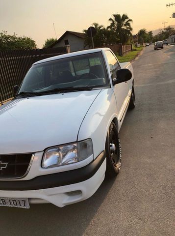 Chevrolet S10 Std. 1998 2.2 MPFI

- 3 lugares
- Lataria 100%
- Motor 100%
- Suspensão Trabalha
- Pneus Nankang 80%
Carro em perfeito estado só pegar e andar