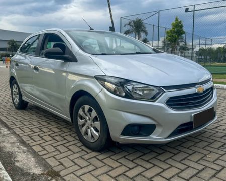 Chevrolet Onix Joy 1.0 (2020)

Veículo extremamente conservado, ideal para quem busca economia, robustez e um excelente custo-benefício para o dia a dia ou trabalho. 

- Motor 1.0 Flex (conhecido pela alta economia e manutenção barata);
- Câmbio manual de 6 marchas (mais conforto e economia na estrada);
- Direção Elétrica e Ar-condicionado;
- Vidros e travas elétricas;
- Documentação em dia, pronto para transferir.

Venha aproveitar a oportunidade de adquirir um dos carros mais vendidos e confiáveis do Brasil, com excelentes condições para você. Aceitamos financiamento bancário e avaliamos trocas.