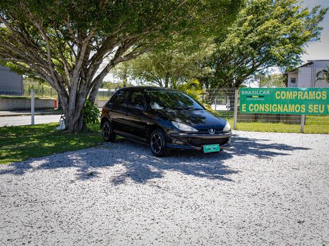 Veículo em modalidade de REPASSE. 

⚙️ Opcionais e Itens de Conforto:

Ar-condicionado
Limpador traseiro
Ar quente
Desembaçador traseiro
Direção hidráulica
Rodas de liga leve
Vidros elétricos
Travas elétricas
Alarme
Completo