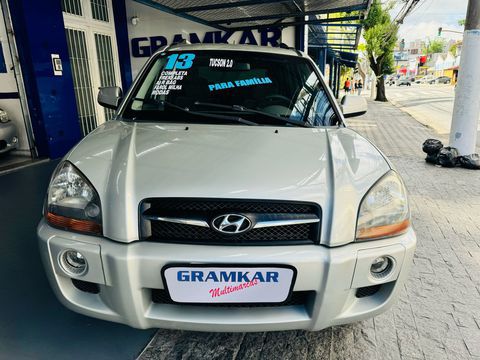 GRAMKAR SEU JEITO INTELIGENTE DE COMPRAR E VENDER CARRO !!!
VEÍCULO COM PROCEDÊNCIA CERTIFICADA.
Veículo Impecável, Muito Bem Conservada
Melhor Opção de SUV da Categoria, Muito Confortável e Espaçosa!
Versão GLS 2.0 Flex 143cv Automática Top de Linha com Muitos Acessórios de Fábrica.
C/ Ar Digital + Faróis de Milha + Rodas de Liga Leve + Retrovisores Elétricos + Rack de Teto + Trava Elétrica Central.
- Aprovamos seu Crédito em Minutos;
- Trabalhamos com as Menores Taxas do Mercado;
- Financiamos Com e Sem Entrada em até 60x;
- Parcelamos sua Entrada no Cartão de Crédito;
- Avaliamos seu Carro em Tempo Real;
- Garantimos a Melhor Avaliação do seu Usado na Troca;
- Aceitamos sua Carta de Crédito (salvo algumas instituições)
Grupo gramkar multimarcas a certeza do melhor negócio !!!
NOS RESERVAMOS NO DIREITO DE CORRIGIR QUALQUER TIPO DE ERRO DE DIGITAÇÃO