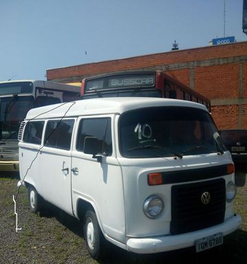 kombi 2010, 1.4, branca, p passageiros, bancos de couro,a gasolina, boa, não é batida, mecânica ótima, motor reformado c/65,560 com garantia.
PREÇO 3 MIL ABAIXO DA FIPE