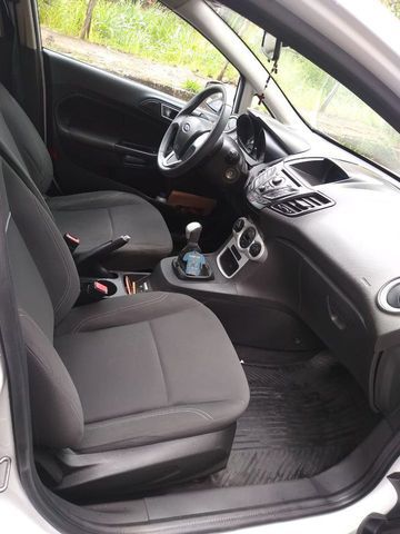 New Fiesta 2015 - Completo de fábrica 1.6

Boa procedência - Carro só ficou na família

Nunca sofreu sinistro

Ar condicionado digital

Pisca seta no retrovisor

Farol de neblina

Freio ABS

Rodas de liga Leve

Desembaçador traseiro

Limpador traseiro

Computador de bordo

Controle de tração

Alarme original

Sensor de ré

Som original

Ar condicionado

Chave canivete

Chave reserva e manual

Sistema Sync

Controle de estabilidade, Distribuição eletrônica de frenagem, MP3 Player, Pára-choques na cor do veículo

Troquei pneus ok , fiz troca de óleo e filtro e higienização interna.