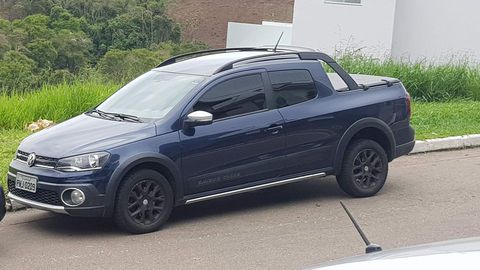 Saveiro 2016 1.6 CD Flex completa 4 pneus novos azul metálico carro muito conservado só  venda 
