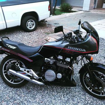 CK IMPORTS CAR PREMIUM

R A R I D A D E
HONDA CBX 750F

Ano: 1988/88
Km: 22.179
Cor Primária: Preto
Cor Segundaria: Cinza
Cilindrada: 750
Freio: Disco
Câmbio: 6 Marchas
Motor: 4 Tempos
Tipo de Alimentação: Carburador
Tipo de Refrigeração: A Ar
Revisões em Dia
Pneus: Ok
IPVA 2019: PAGO
DUT: Em Branco
Pintura: Ok

Media na Webmotors R$ 25.000,00

De R$ 20.000,00

POR R$ 15.000,00

CK IMPORTS CAR PREMIUM
(61) 99833-4595 WhatsApp