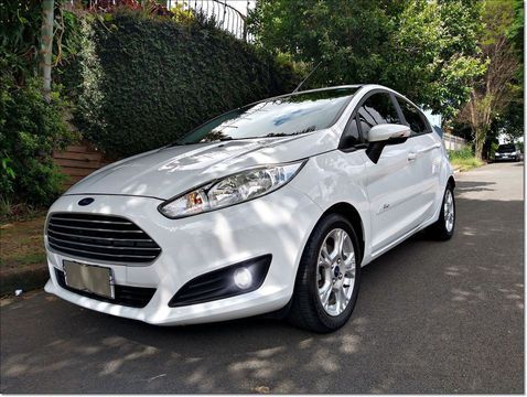 Ford New Fiesta 2015 1.6 SE Sinc Microsoft!

*Ano 2015 Nacional (Brasileiro)*
*Pneus Bons*
*Modelo 1.6 Se*
*Sinc Microsoft*
*Comandos de Voz*
*Volante multifuncional*
*Bluethoop*
*Assistente de rampa*
*Rodas de liga-leve*
*Seta no retrovisor*
*Direçao elétrica*
*Ar condicionado digital*
*Vidros elétricos nas 4 portas*
*Travas elétricas*
*Air bags*
*Freio ABS*
*Som*
*Alarme na chave canivete*
*Manual e chave reserva*
*Cautelar tudo ok*
*Carro super conservado,todo limpinho e cheiroso*
*KM 97.000*
*R$46.800*
*Posso financiar pelo banco ou parcelar no cartão,se precisar*
*Meu Claro e whatsapp (_1_9_)_9_9_3_4_0_-_7_1_0_1_ com Silvio*

*Fiz um video do carro,envio por whats,só pedir*
*Link do video:
https://www.youtube.com/watch?v=ILZc3H0bcwU