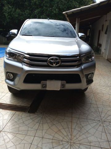 TOYOTA HILUX CAB. DUPLA , MODELO SRX 2018/2018 COM 28.800 KM, NA COR PRATA MUITO NOVA. NÃO ACEITO TROCA.
