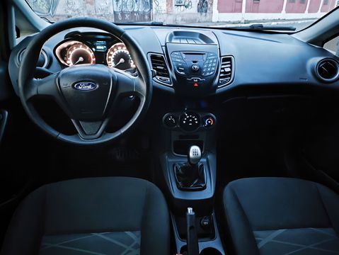 Vendo New fiesta 2016 1.5 2500 abaixo da Fipe,com manual do proprietário 