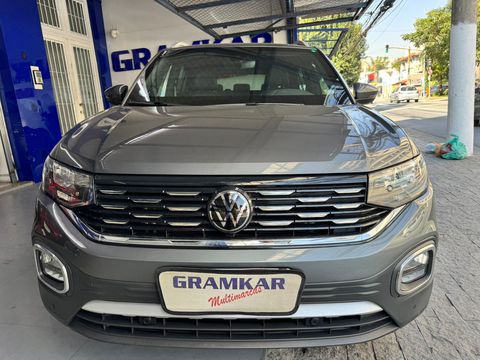 O Volkswagen T-Cross HIGHLINE 250 TSI 2024 é a versão top de linha do SUV compacto da marca, equipada com motor 1.4 TSI de 150cv e recursos como câmbio automático, acabamento premium e tecnologia avançada.
Motor: 1.4 TSI de 150 cv (250 TSI), com torque de 250 Nm (25,5 kgfm).
Câmbio: Automático de 6 velocidades.
Tecnologia: Central multimídia VW Play de 10 polegadas com conectividade Android Auto e Apple CarPlay sem fio.
Segurança: 6 airbags, alerta de tráfego traseiro, frenagem autônoma de emergência, sensores de estacionamento e sistema de proteção para pneus Seal Inside.
Acabamento: HIGHLINE, com detalhes em couro, apliques no painel e portas.
Conforto: Ar condicionado digital, piloto automático adaptativo, bancos com novo design e portas revestidas com tecido.
O T-Cross 250 TSI é conhecido pelo seu bom desempenho e dirigibilidade.
O modelo conta com um design moderno e diversos recursos de tecnologia e segurança.
A versão HIGHLINE e oferece um pacote completo de equipamentos e acabamentos.
Se você está sonhando em ter um VOLKSWAGEN T-CROSS seminovo, agora você está na direção certa! O seminovo mais novo do Brasil está aqui na GRAMKAR MULTIMARCAS onde você encontra a maior variedade de modelos e muitas outras vantagens. Com transmissão automática e um dos melhores preços do país.
As condições de financiamento são únicas!
E tem mais: o veículo é revisado, com garantia de procedência e quilometragem real
SÓ AQUI NA GRAMKAR MULTIMARCAS VOCÊ ENCONTRA AS MELHORES OFERTAS, OS MELHORES VEICULOS
FAZEMOS TROCA COM TROCO, ACEITAMOS SUA CARTA DE CRÉDITO(SALVO ALGUMAS INSTITUIÇÕES)
PARCELAMOS SUA ENTRADA EM ATÉ 24X NO CARTÃO, FINANCIAMENTO SEM ENTRADA (SUJEITO A ANÁLISE DE CRÉDITO)
COMPRE COM QUEM ENTENDE DO ASSUNTO, SÃO 28 ANOS DE TRADIÇÃO E SEDE PRÓPRIA
SÃO MAIS DE 80 VEICULOS EM ESTOQUE
GRUPO GRAMKAR MULTIMARCAS A CERTEZA DO MELHOR NÉGOCIO!!!
FALE AGORA COM UM DE NOSSOS CONSULTORES
NOS RESERVAMOS NO DIREITO DE CORRIGIR QUALQUER TIPO DE ERROS DE DIGITAÇÃO