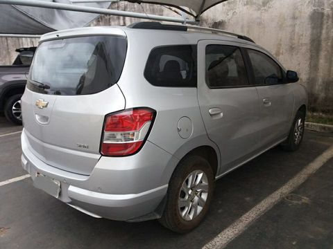 carro Curvelo - MG chevrolet spin 2017 flex van Chevrolet Spin 1.8 LTZ 8V Flex 4P Automático 2017/2017 com: 7 lugares airbag, alarme, ar condicionado, direção hidráulica, freios ABS, travas e vidros elétricos, ar quente, banco do motorista com ajuste de altura, computador de bordo, desembaçador traseiro, rodas de liga leve, único dono, IPVA pago, licenciado, todas as revisões em concessionárias, piloto automático, GPS, alarme de luzes acesas, banco traseiro retrátil, porta copos, climatizador, bagageiro de teto, airbag motorista, faróis de neblina dianteiro, aribag para motorista e passageiro, desembaçador traseiro, volante com regulagem de altura, controle elétrico para os retrovisores, encosto de cabeça traseiro, banco motorista com regulagem de altura, sensor de estacionamento, controle remoto para rádio no volante, encosto traseiro, trava elétrica central, fechamento automático dos vidros, som AM/FM, entrada AUX, bluetooth, MP3, USB, para-choques na cor do veículo, limpador traseiro, câmera de ré.