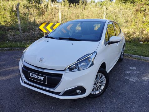 Design europeu, tecnologia e conforto em cada detalhe.
Peugeot 208 Allure 1.2 2019 com teto panorâmico na elegante cor branca, equipado com teto panorâmico e excelente nível de tecnologia. Um hatch moderno, econômico e completo para quem valoriza estilo e conforto.

Veículo periciado e aprovado!

Destaques da versão ALLURE:
️Teto panorâmico
️Ar-condicionado digital Dual Zone
️Direção elétrica
️Kit multimídia
️Volante multifuncional
️Computador de bordo
️Sensor de estacionamento traseiro
️Rodas de liga leve aro 15”
Pneus bons
️Faróis de LED + neblina
️Airbags e freios ABS
️Alarme
️Flex

Um carro ideal para quem busca economia no dia a dia, conforto interno superior e visual diferenciado.

 Agende sua visita!

 Financiamento em até 60x
 Parcelamento no cartão em até 21x
 Aceitamos seu usado na troca (mediante avaliação)