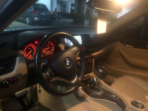 carro com laudo cautelar ok completo blindagem A3 BMW x1 cor branca bancos bege couro 2014 con teto sola blindado também pneus run flat novo