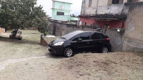 Se quiser mais fotos ou saber qualquer informação pode me chamar no whatsapp. Carro está em dia, sem multa, com a placa nova
