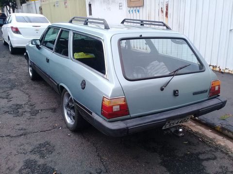 Caravan 89 alcool 
Cinza com vidro e trava elétrica
Vendo ou troco por veículo de menor ou igual valor
Rodas aro 17 e vai com as rodas originais 
