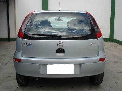 veiculo original completo de unica dona com chave copia da chave e manual mecanica 100% pneus novos e garantia de 6 meses
