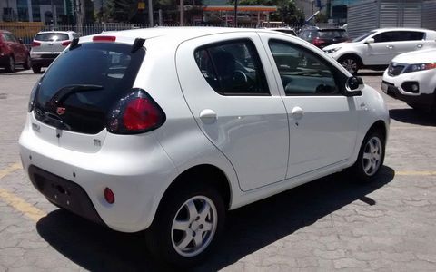 COMPRO Geely Gc5 
Sou autônomo, preciso muito de um veículo pra trabalhar que seja econômico, que tenha ano(semi novo) e não seja tão caro.
Preciso de um veículo pra trabalhar.
Sou autônomo, estou com restrições no meu nome, impossibilitado de financiar, por ter sido sócio de uma empresa. Portanto, me disponho a assumir parcelas de até $600,00/mês direto com o proprietário do veículo.
Meu fone/zap: (79) 99109-3100