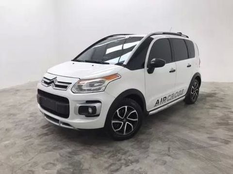 Carro muito conservado, revisado, sem retoques, banco de couro, lindo. 