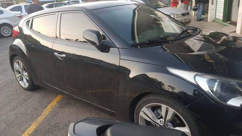 Veloster 2013 automático 1.6 140cv 16v completíssimo teto solar o mais top de linha kit multimídia pneus novos manual completo vendo ou troco