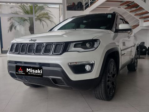 jeep compass 20 serie s 4x4 turbo 2022 carro macae rj jeep compass 20 serie s 4x4 turbo diesel volante com regulagem de altura vidros eletricos traseiros vidros eletricos dianteiros trio eletrico tracao 4x4 teto solar sensor de farol sensor de estacionamento sensor de chuva radio fmam rodas de liga leve retrovisores eletricos piloto automatico limp traseiro kit multimidia gps eou dvd freios abs farol de neblina entrada usb direcao eletrica desemb traseiro cambio automatico controle de tracao computador de bordo bancos de couro ar quente ar condicionado alarme ajuste eletrico ajuste de altura airbag passageiro airbag motorista airbag lateral aerofolio fazemos financiamentos e pegamos seu seminivo na troca trabalhamos somente com veiculos integros revisados e vistoriados consulto de vendas thiago cardoso whatsapp 22 99937 4065 link whatsapp httpwalinkc77ffj jeep compass 2020 diesel suv carro macae rj jeep compass 2020 diesel automatico suv 17998 branco 4 portas alarme ar condicionado banco com regulagem de altura computador de bordo controle de tracao encosto de cabeca traseiro controle automatico de velocidade retrovisores eletricos rodas de liga leve sensor de chuva sensor de estacionamento teto solar volante com regulagem de altura bancos em couro tracao 4x4 gps airbag freio abs ar quente desembacador traseiro travas eletricas vidros eletricos direcao hidraulica turbo radio farol de neblina