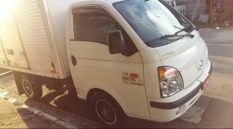 Vende HR 2012 com baú de madeira pneus ótimos e embreagem nova.