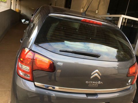Carro de não-fumante Carro Revisado Chave reserva Pneus Novos Único dono Manual Ipva Pago Estepe Novo Documentação ok
