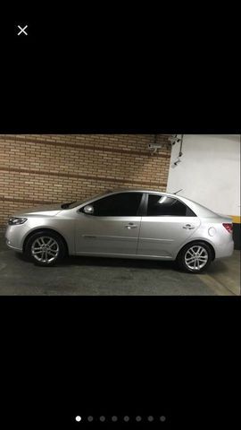 Nao sou loja!
Otimo carro para app.
Baixa Km, carro de uma senhora, so sai esporadicamente.
Todas as revisões feita na concessionária.
Pneus em Condição de uso.
Sem
Mecânica otima
Pintura precisa fazer retoque nas laterais veja o video nada grave.
Step aro 16, liga leve igual ao as rodas originais.
16v, 1.6, modelo E.273, gasolina, cambio automático, tiptronic com borboletas, 
Carro automático confortável.
