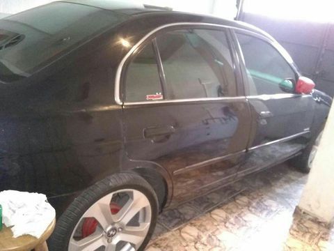 Vendo Honda Civic Lx 2001
Carro completo em ótimo estado de conservação 
Porém com o motor para fazer 
Valor negociável. 
