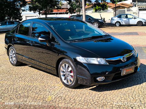 Aquele design atemporal, motor potente e quase indestrutível, silencioso, estabilidade, ar condicionado muito eficiente, desempenho, painel incrível, espaço interno, um carro muito confortável e extremamente confiável, espaçoso para a família. 
Um Honda muito difícil dar manutenção.