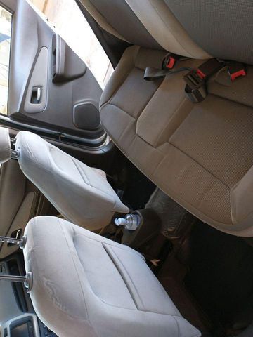 Airbag, trava elétrica, direção hidráulica, ar condicionado, som,vidro elétrico, alarme.
