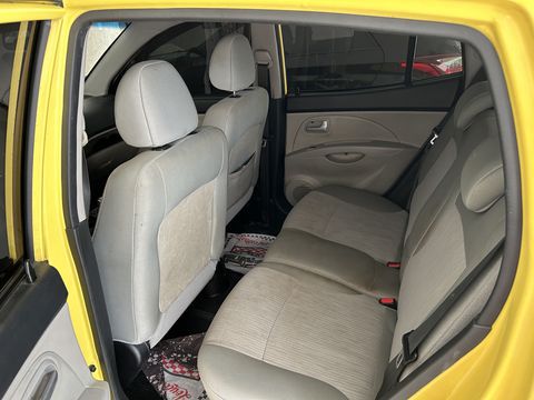 	Vendo Kia Picanto 2011 – R$ 25.000,00

Motor 1.0 a gasolina, 121.000 km.
Carro compacto, econômico e fácil de dirigir.

Manutenções recentes:
	•	Sistema de arrefecimento revisado
	•	Limpeza dos bicos
	•	Pneus traseiros novos
	•	Velas e cabos trocados
	•	Troca de óleo e filtros realizada aos 121.000 km

Possui vidros e travas elétricas.
Apresenta algumas avarias na lataria.

Condições:
	•	Não aceito troca nem financiamento — somente à vista
	•	Transferência por conta do comprador
	•	Dívida de documento será quitada pelo anunciante

Interessados, chamar no WhatsApp (13)982103730 Nayla.