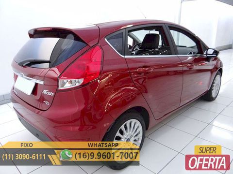 FORD NEW FIESTA HATCH, ANO 2015, VERSÃO TOP DE LINHA TITANIUM, MOTOR 1.6 FLEX DE 130 CV, CÂMBIO 
AUTOMÁTICO COM MODO SEQUÊNCIAL. ÚNICO DONO,POSSUI TODOS OS MANUAIS, NOTA FISCAL DE COMPRA, CHAVE RESERVA E ESTEPE SEM USO.
Ar condicionado digital, direção hidráulica, freios com sistema ABS, airbag (frontais e laterais), faróis de neblina, computador de bordo, piloto automático, rodas em liga leve, bancos e volante de direção revestidos em couro, banco do motorista e volante de direção com regulagem de altura, vidros, travas e retrovisores elétricos, CD player integrado ao painel com funções de USB e auxiliar, controle multifuncional do rádio no volante, conexão Bluetooth com comandos de voz para telefone celular, sensores de estacionamento, sensores de luminosidade dos faróis, aquecimento, limpador e desembaçador térmico do vidro traseiro.
Veículo novo,