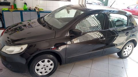 Gol preto G5 4 portas flex licenciado pneus novos som