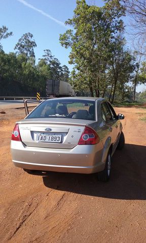 Carro excelente no meu nome muito conservado