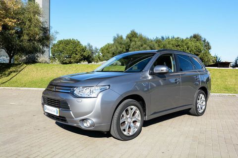 MÊS/ANO Maio 2014
QUILÓMETROS 86.424 Kms
MOTOR 203 Cv / 1998 Cc
CO2 42
TRANSMISSÃO Automática
COMBUSTIVEL Híbrido Gasolina
TIPO SUV / TT
LUGARES 5 Lugares
PORTAS 5
COR Cinza
ESTADO Como novo
ORIGEM Nacional
GARANTIA 1 Ano